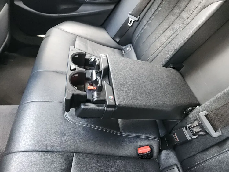 BMW 5 Series (G30) 38