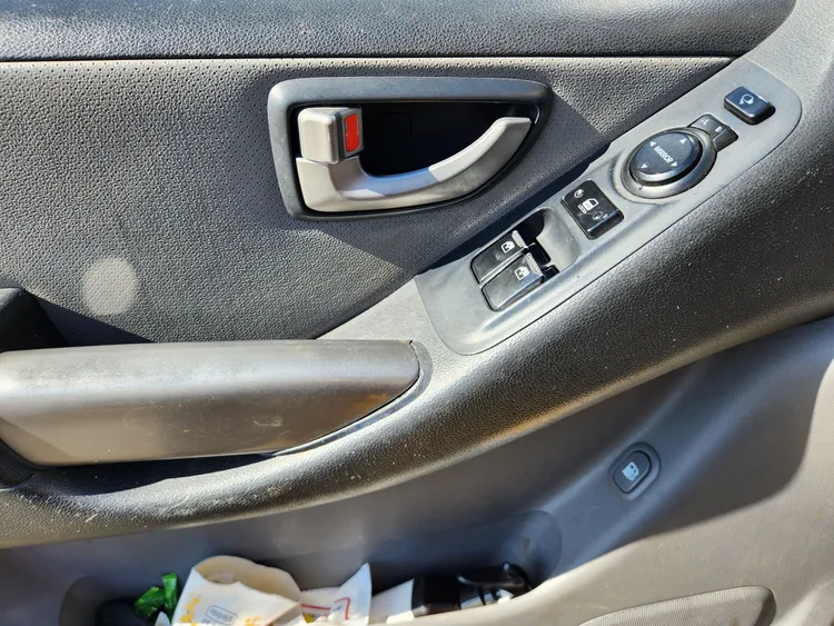 Hyundai Grand Starex 18