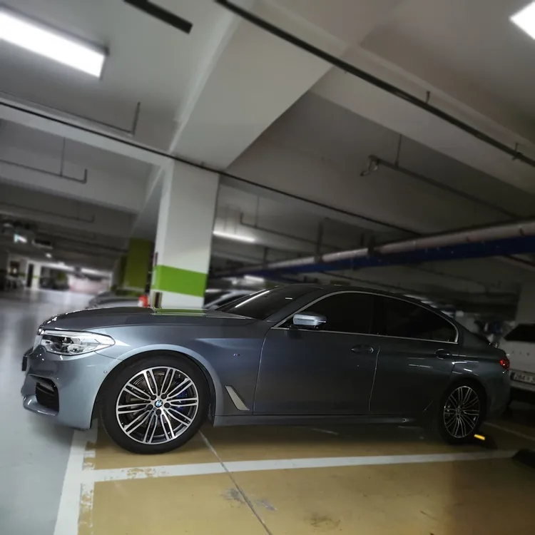 BMW 5 Series (G30) 4
