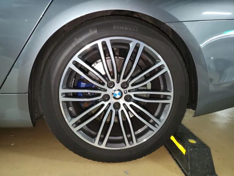 BMW 5 Series (G30) 36