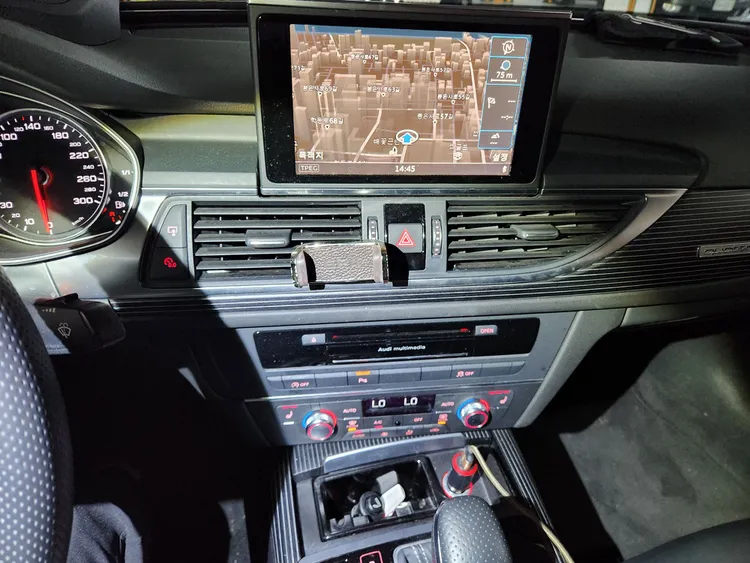 Audi A6 (C7) 12