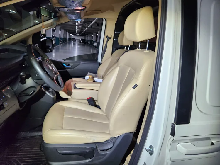 Hyundai Staria 12