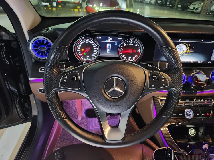 Mercedes E-Class (W213) 14