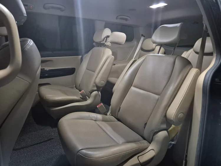 Kia Carnival 9