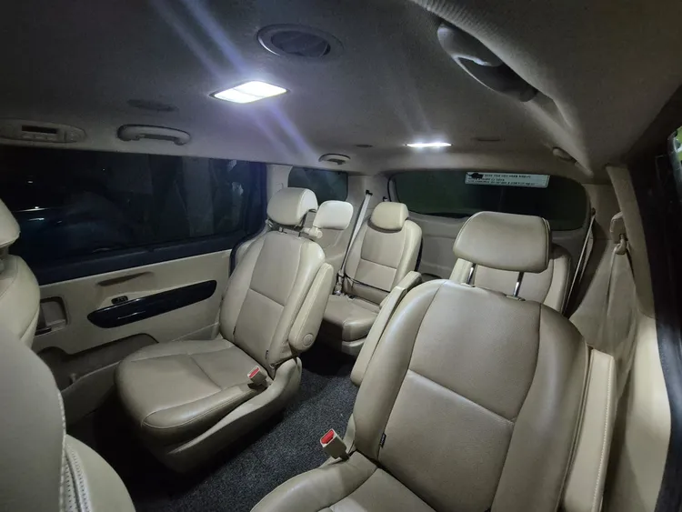 Kia Carnival 10