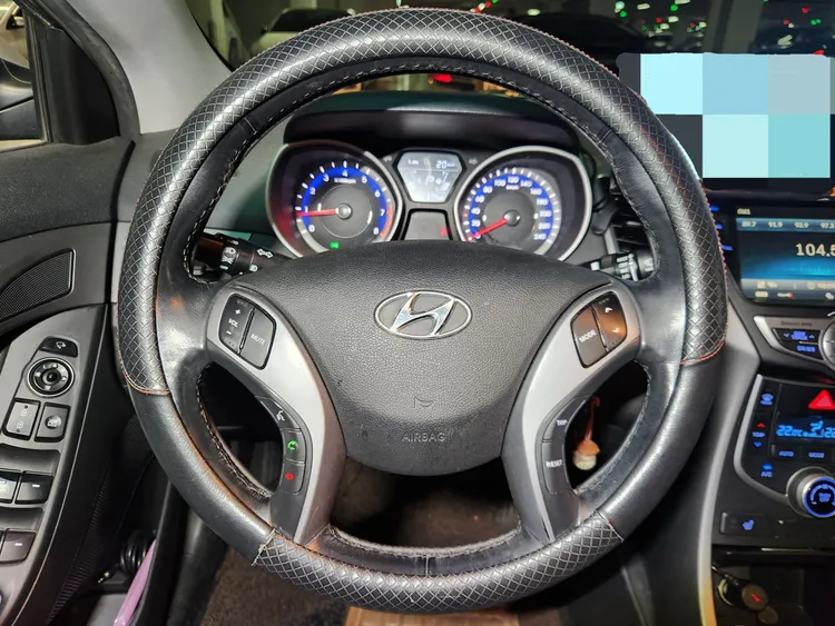 Hyundai Avante 13
