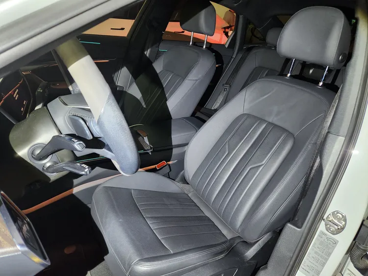 Audi A6 (C8) 10