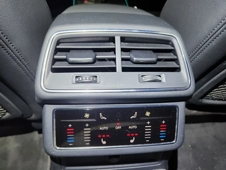 Audi A6 (C8) 17