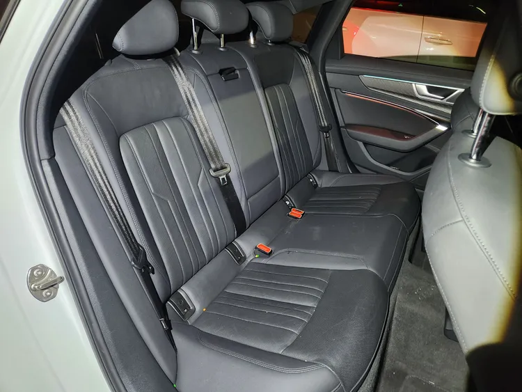 Audi A6 (C8) 8