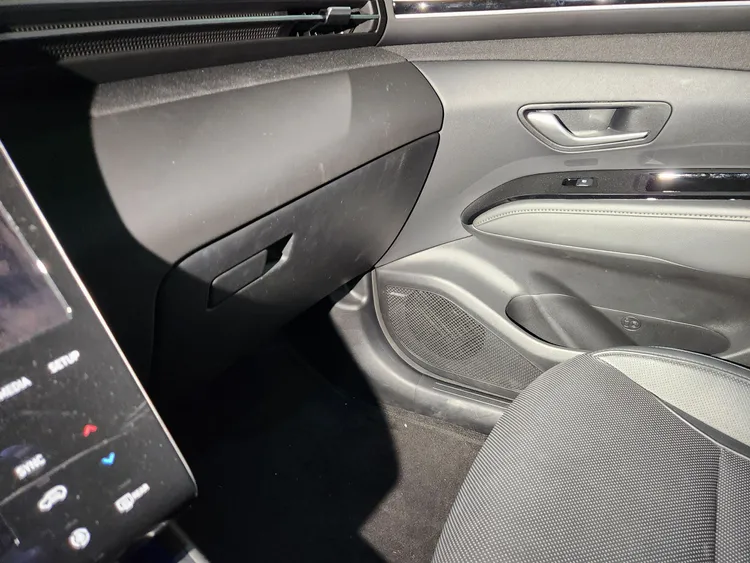 Hyundai Tucson Hybrid (NX4) 23