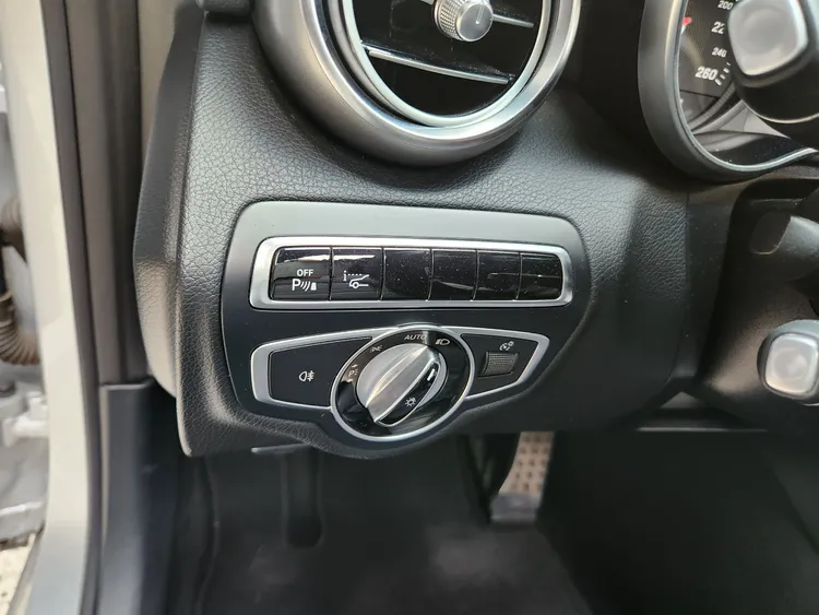 Mercedes C-Class (W205) 21