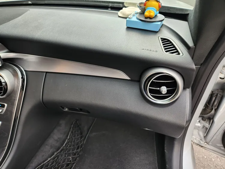 Mercedes C-Class (W205) 23