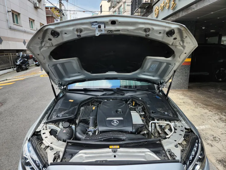 Mercedes C-Class (W205) 26