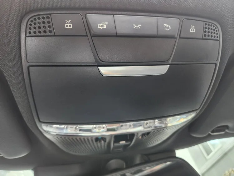 Mercedes C-Class (W205) 19