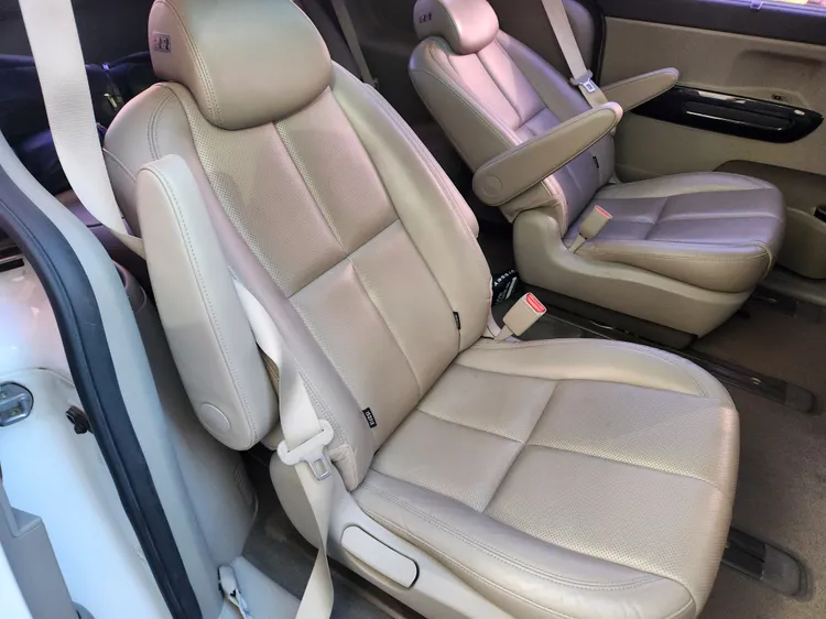 Kia Carnival 13