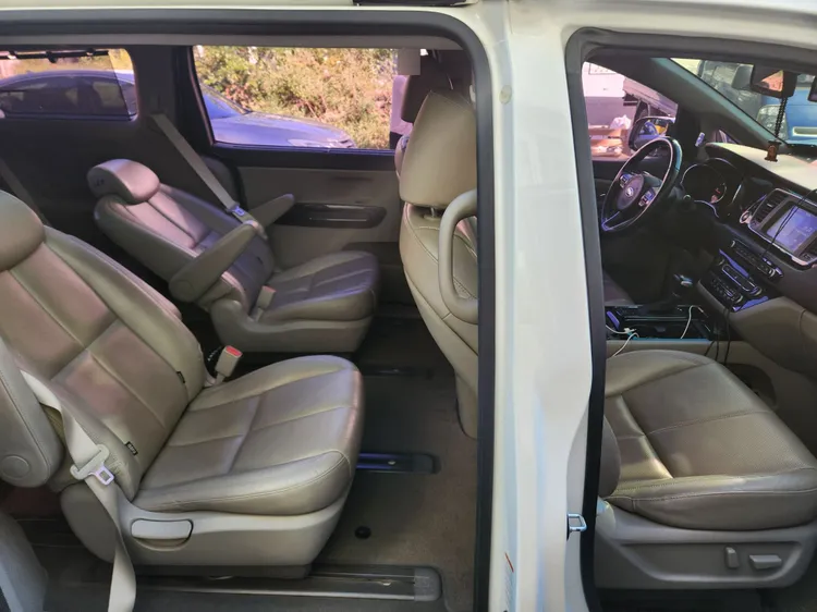 Kia Carnival 14