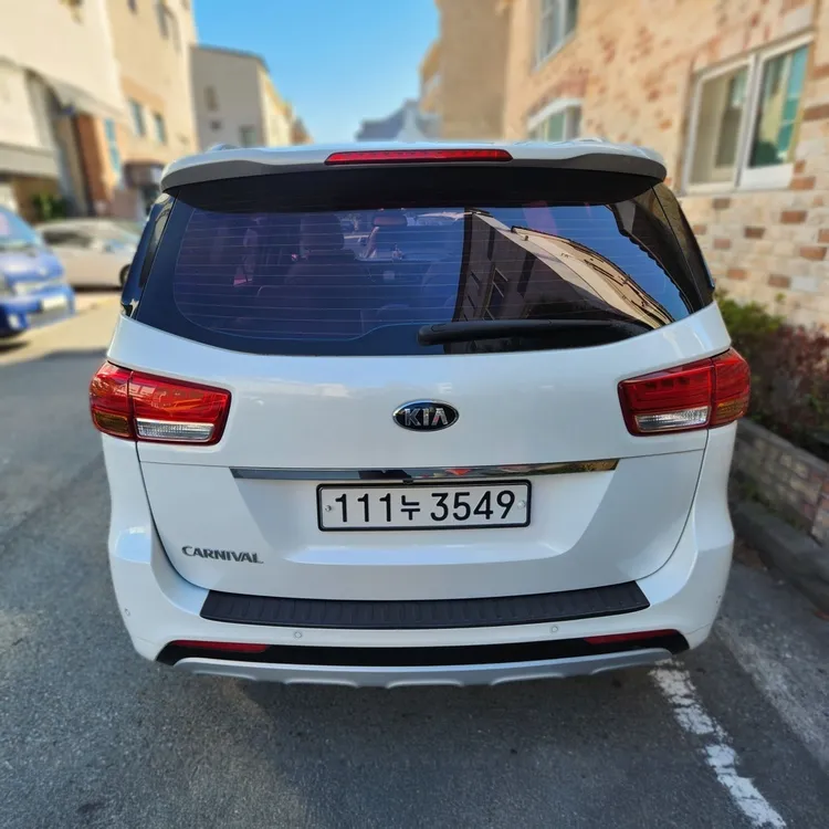 Kia Carnival 4