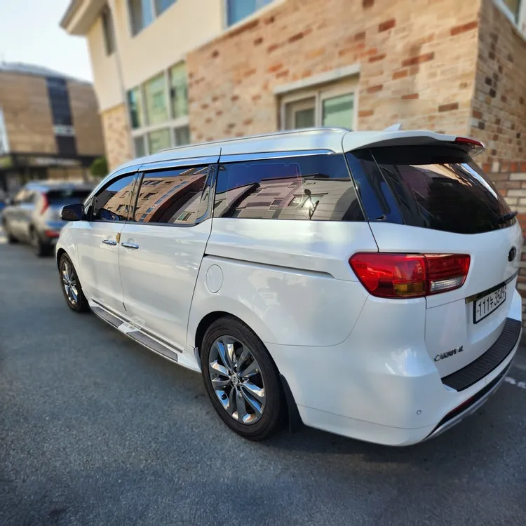 Kia Carnival 5