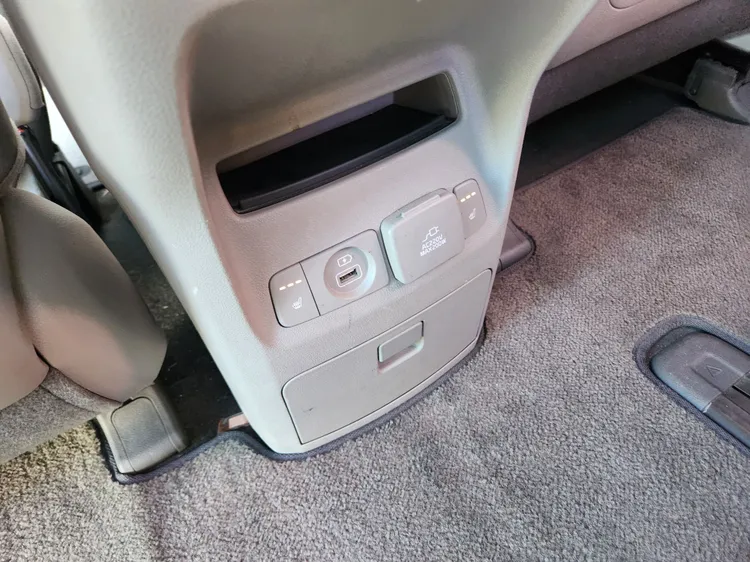 Kia Carnival 28