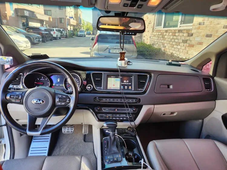 Kia Carnival 15