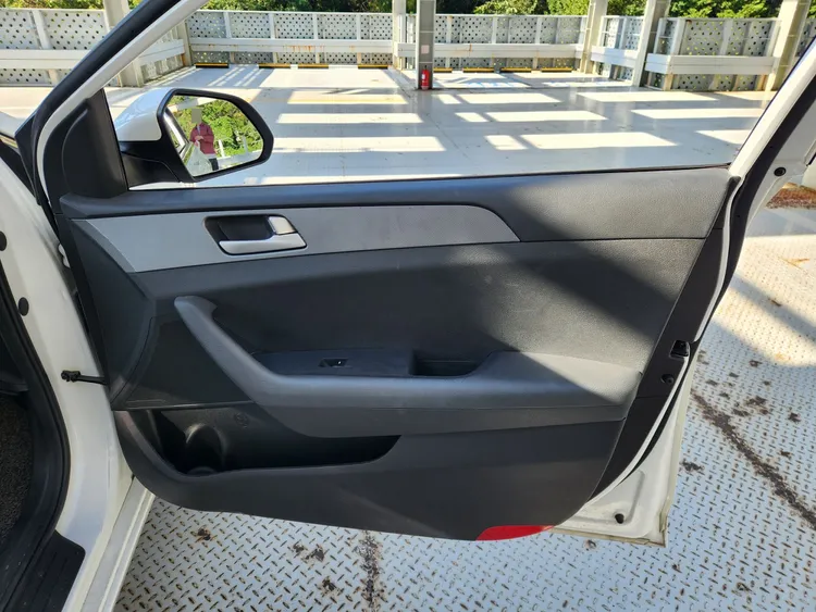 Hyundai LF Sonata 29