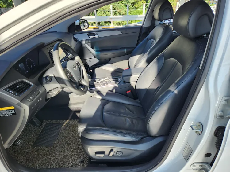 Hyundai LF Sonata 6