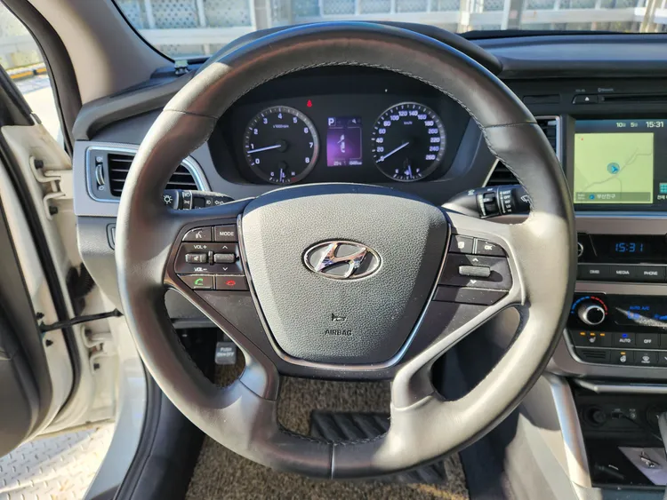 Hyundai LF Sonata 16