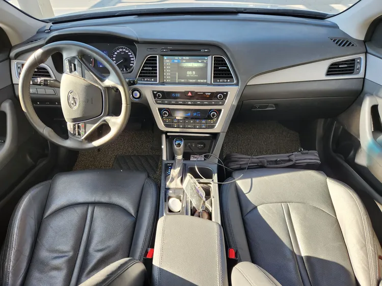 Hyundai LF Sonata 10