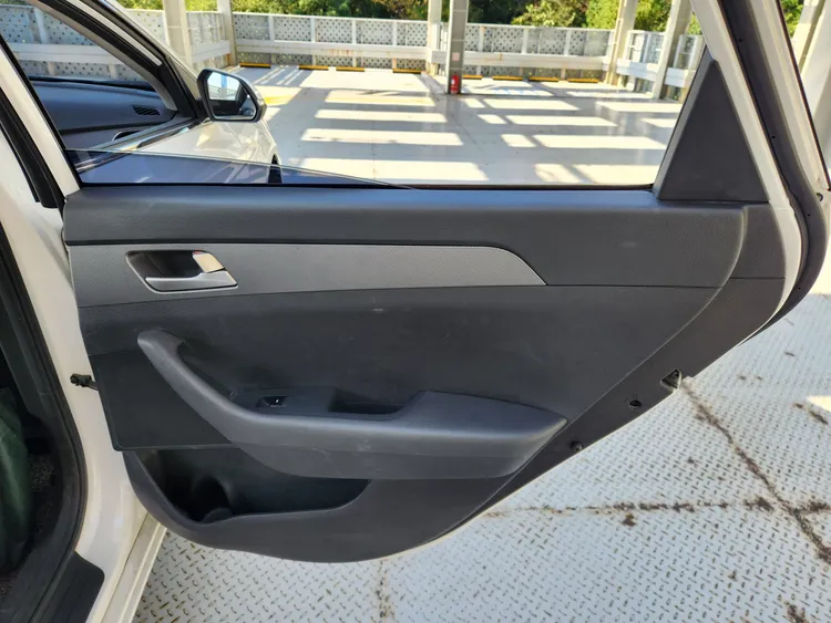 Hyundai LF Sonata 28