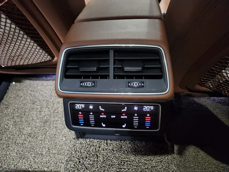 Audi A6 (C8) 20