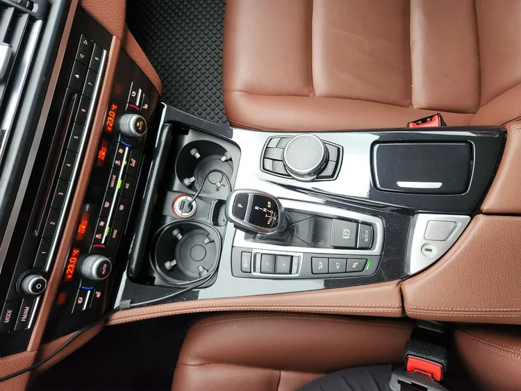 BMW 5 Series (F10) 18