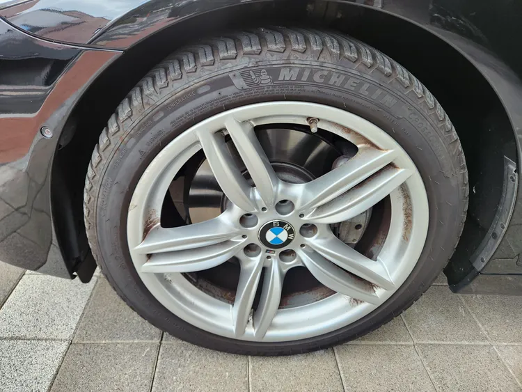 BMW 5 Series (F10) 37