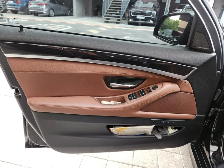 BMW 5 Series (F10) 19