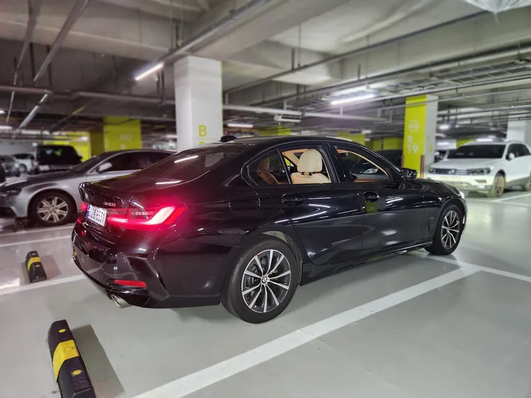 BMW 3 Series (G20) 6