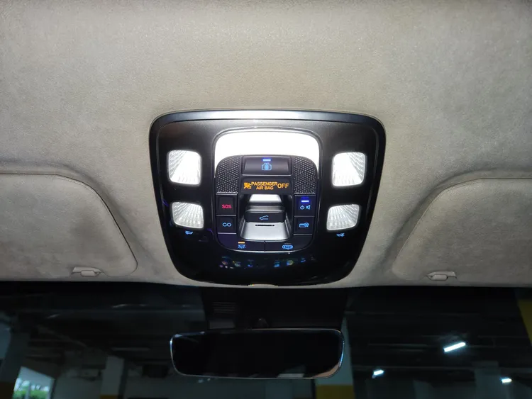 Genesis GV70 24
