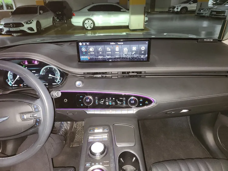 Genesis GV70 10