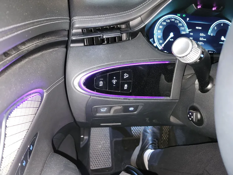 Genesis GV70 28
