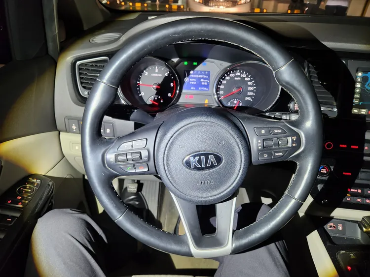 Kia Carnival 25