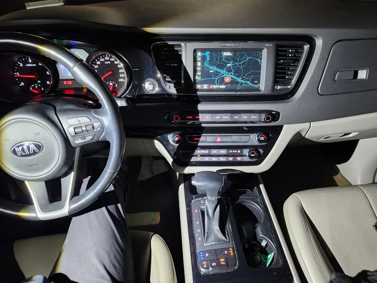 Kia Carnival 10