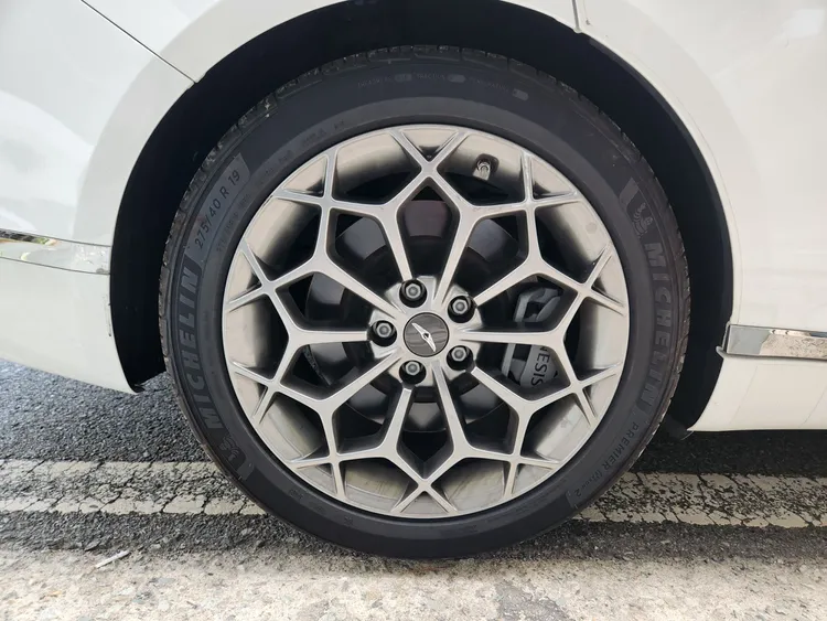 Genesis G80 24