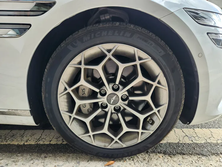 Genesis G80 25