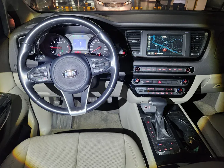 Kia Carnival 16