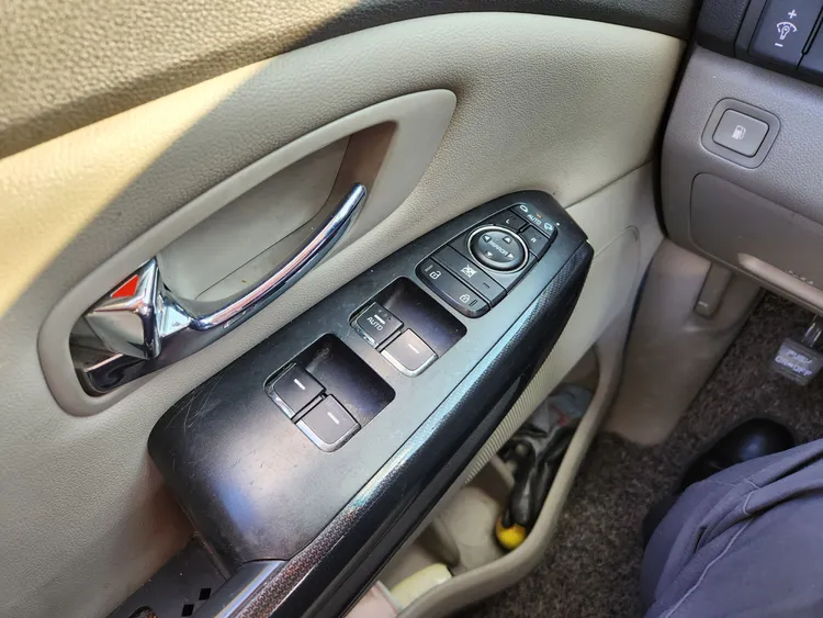 Kia Carnival 24