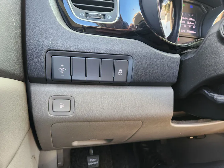 Kia Carnival 25