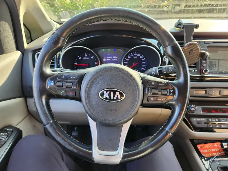 Kia Carnival 17