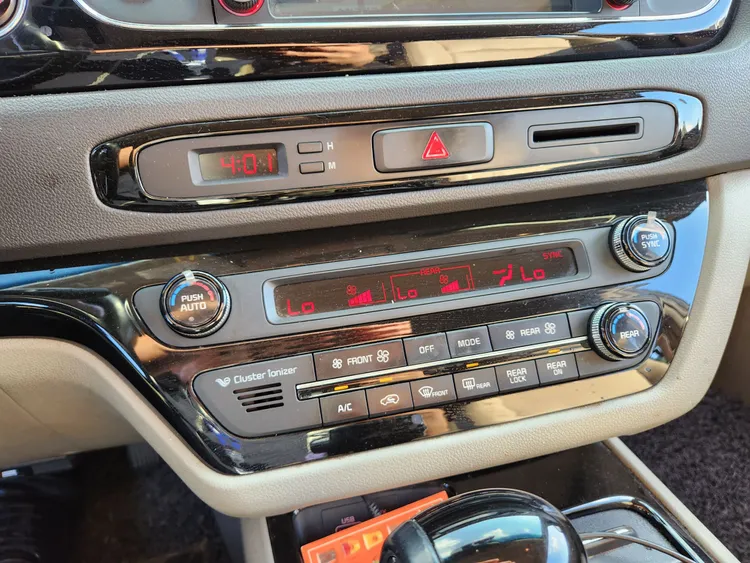 Kia Carnival 9