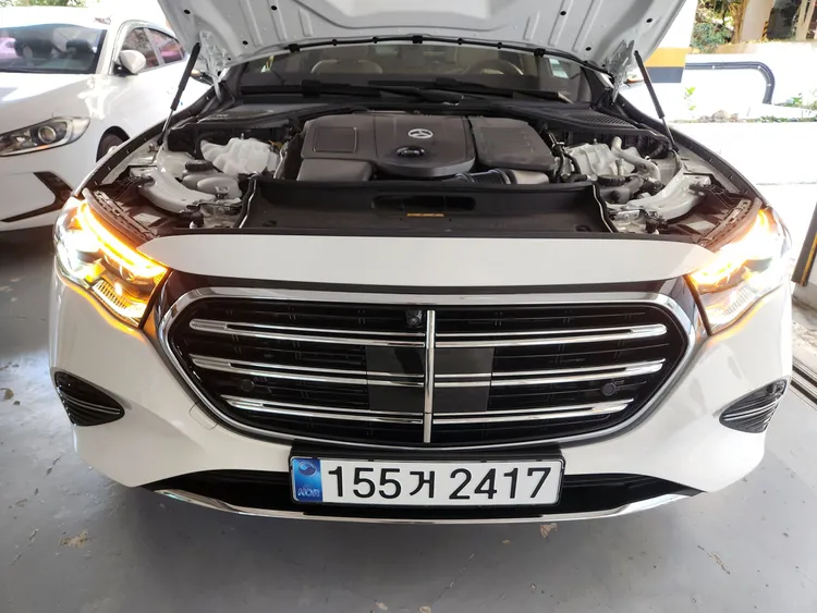 Mercedes E-Class (W214) 30
