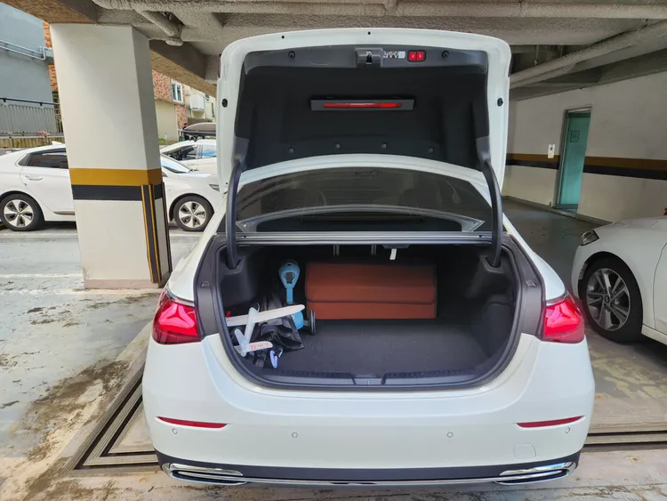 Mercedes E-Class (W214) 8
