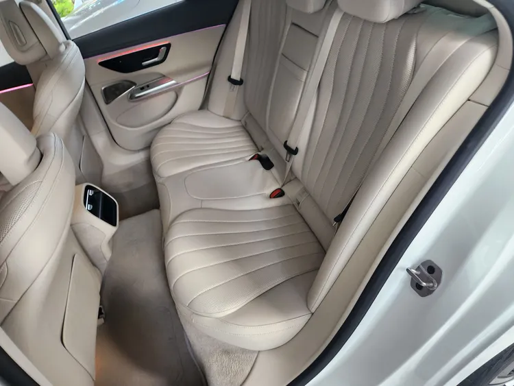 Mercedes E-Class (W214) 10