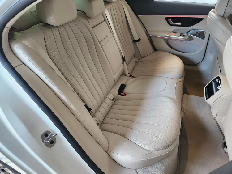 Mercedes E-Class (W214) 11
